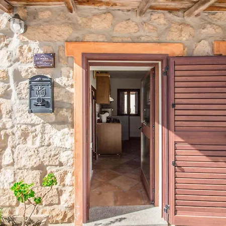 Apartamento Guest Host - La Dimora Degli Dei Piras